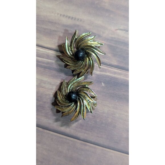 Gold-Tone Vintage Lisner Spiral Clip-On Earrings Black Center Retro Statement - Picture 4 of 6